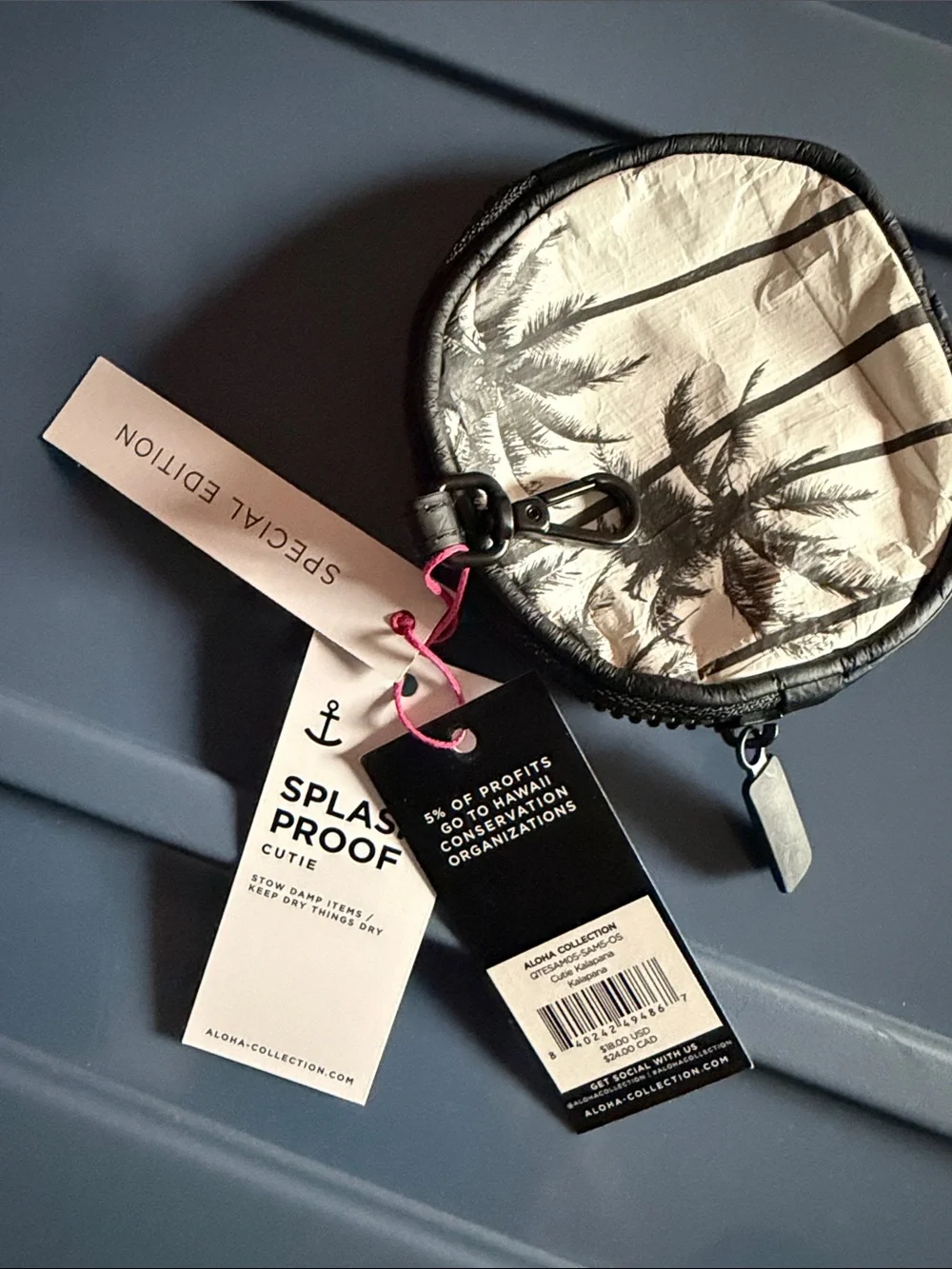 ALOHAS Round Coin Pouch in Cream with Black Palm Print